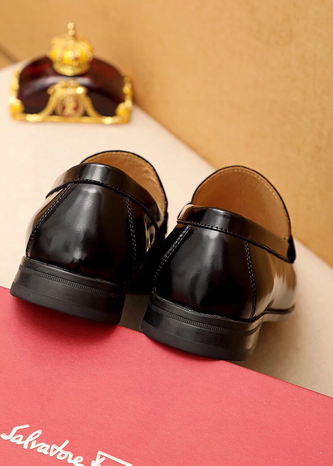 Men's shoes 💰480 💐 Product trademark: Ferragamo "Ferragamo" casual leather shoes Regular size: 38-44 (45🉑️customized) Product materials: Selected imported first-layer open-edge beaded cowhide leather upper + luxury hardware buckle, imported water-dyed cowhide leather lining. Strong three-dimensional visual effect, original outsole color: 4⃣️seed leather materials available